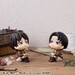 Estatua Attack on Titan Look Up Eren Jaeger & Levi Set (with gift) 11 cm