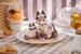 Estatua Decorated Life Collection Tea Time Cats x Siamese Cat Azuki-san Friendship Collaboration Exclusive Set 18 cm