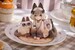Estatua Decorated Life Collection Tea Time Cats x Siamese Cat Azuki-san Friendship Collaboration Exclusive Set 18 cm