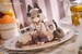 Estatua Decorated Life Collection Tea Time Cats x Siamese Cat Azuki-san Friendship Collaboration Exclusive Set 18 cm
