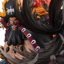 Estatua One Piece Figuarts ZERO Extra Battle Marshall D. Teach -Kurouzu- 24 cm