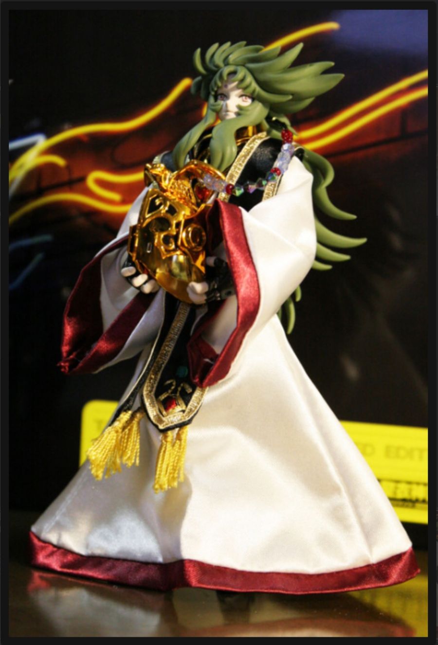 Figura Myth Cloth de Pope Shion en versin comic color