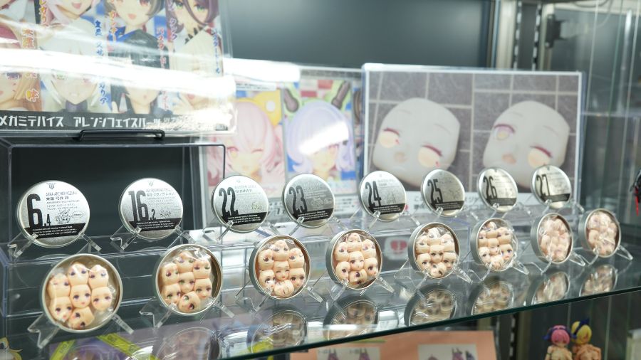 Expositor dedicado a rostros intercambiables para figuras de Megami Device